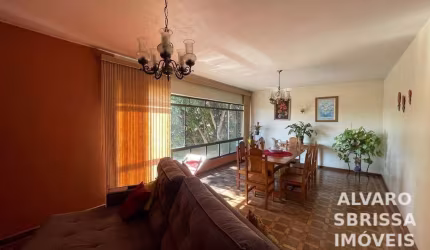 Casa estilo sobrado com 3 dormitórios cozinha e ampla sala a venda na região central de Itu SP