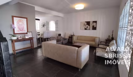 Casa vende ou estuda permuta com apartamento ou casa térrea. Possui 4 dormitórios. No Bairro Brasil em Itu, local nobre, at:315m2 Ac:250m2