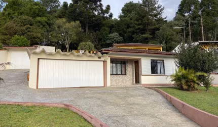 Casa para Venda em Campo Largo, Ferraria, 6 dormitórios, 4 banheiros, 6 vagas