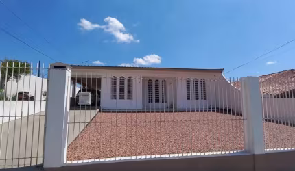 Casa para Venda em Curitiba, Orleans, 3 dormitórios, 1 suíte, 2 banheiros, 4 vagas