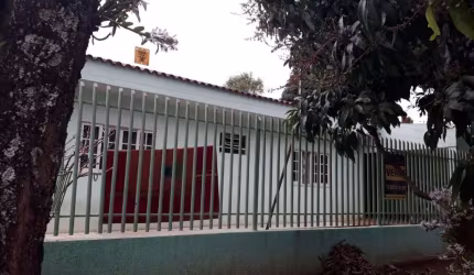 Casa para Venda em Cascavel, Centro, 4 dormitórios, 1 suíte, 1 banheiro, 2 vagas