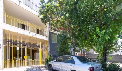 Casa a venda no Jardim Mutinga, com piscina, excelente para renda extra.