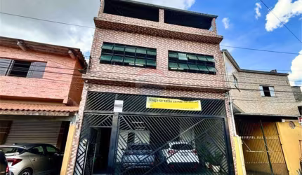 Imóvel Comercial de 600 m²: Salões Versáteis, Garagem, Escritório e Área Gourmet