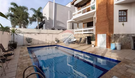 CASA RESIDENCIAL 12 -  5 SUÍTES