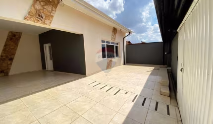 Casa térrea, com piscina e com preço abaixo do mercado.