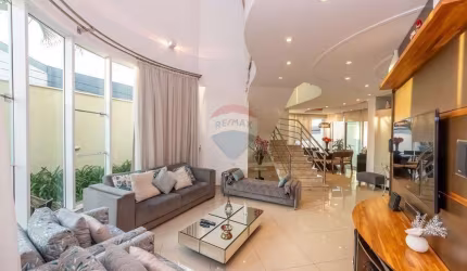 Sobrado Impecável com Projeto Assinado por Arquiteto Renomado – Porteira Fechada!