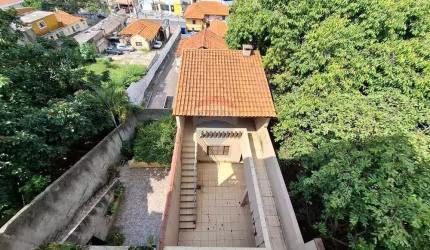 Casa para locação com 290m², 3 dormitórios, sendo 1 suíte, 4 vagas de garagem coberta e edícula com quarto e banheiro por R$4.500,00 - Vila Jaguara-SP