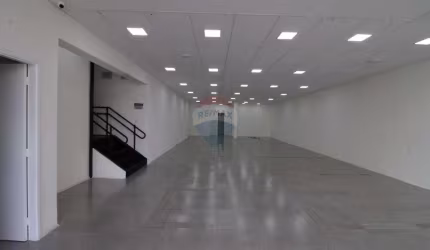 Versatilidade e Ampla Estrutura: Galpão com 448m² para Locação na Av. Cândido Portinari