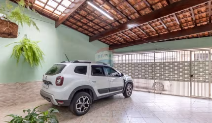 Aconchegante Sobrado, 135m², 3 quartos, 3 banheiros, 1 suíte, 2 vagas cobertas