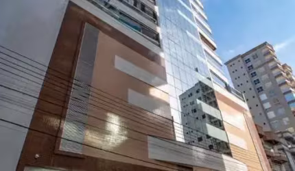 Apartamento 3 suítes em Meia Praia Itapema
