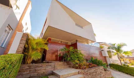 Casa 3 suites com spa em Santa Felicidade - 360m2