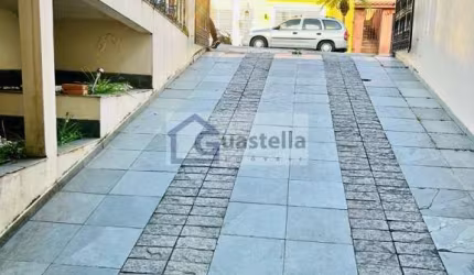 Casa Sobrado em Utinga - Santo André com 295m², 4 dormitórios e 5 banheiros por R$930k - A Venda