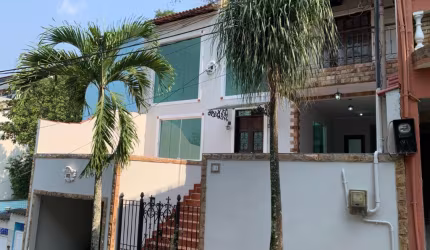 Casa triplex emcondomínio fechado na Taquara com 200M²