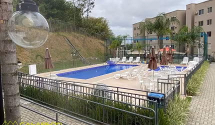 Lindo apartamento em condomínio fechado, com área de lazer.