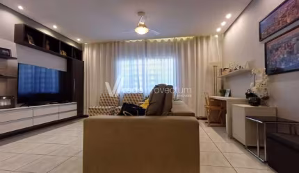 Casa com 3 quartos à venda na Rua Santa Rita do Passa Quatro, 560, Jardim Nova Europa, Campinas, 244 m2 por R$ 850.000