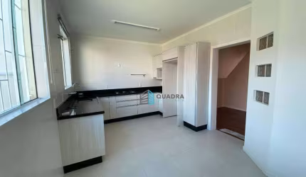 Ampla casa com 5 quartos na Rua Reinaldo Consoni