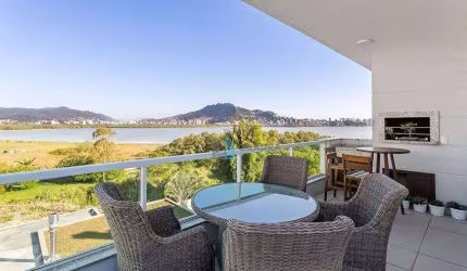 Cobertura Plana à Venda com Vista para o Mar no bairro João Paulo, Florianópolis !!