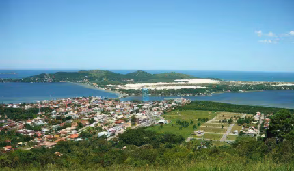 Terreno à Venda de 7.000m² em Localização Privilegiada no Rio Tavares/Lagoa da Conceição !!