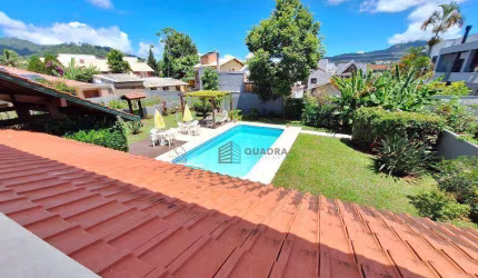 Casa à Venda com Terreno de 1008m² Muito Bem Localizada no Santa Mônica, Florianópolis !!