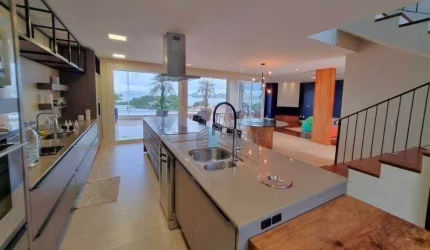 Casa à Venda com Vista para o Mar na Agronômica, Florianópolis !!