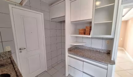 Apartamento à Venda com 3 Dormitórios (Suíte) + Garagem no Centro, Florianópolis !!