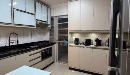 Apartamento com 3 Dormitórios à Venda no Centro, à 100 metros da Beira-mar Norte !!