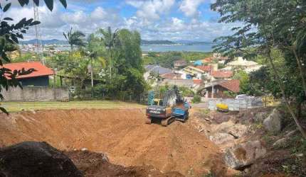Apartamento à Venda na Cachoeira do Bom Jesus, Florianópolis !!