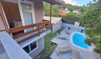 Casa à Venda em Condomínio Fechado no bairro Sambaqui, Florianópolis !!