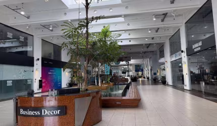 Loja de Frente para a SC 401 no Business Decor