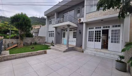 Casa à Venda Muito Bem Localizada no Bairro Trindade, Florinanópolis !!