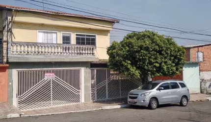 Sobrado para venda com 310 metros quadrados no Jardim Matarazzo em São Paulo.