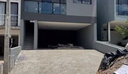 Casa sobrado à venda no Condomínio Vale Azul na Colina Santa Mônica em Votorantim - SP