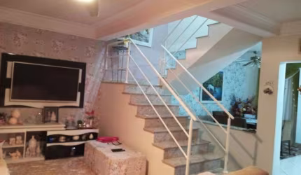 Casa para venda possui 250 metros quadrados com 3 quartos em Parque Jambeiro - Campinas - SP.