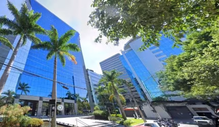 Meia Laje em Edifício corporativo para locação no Cidade Monções em São Paulo - SP