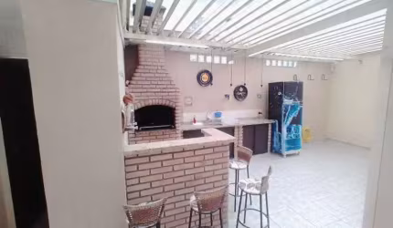 Casa para venda possui 192 metros quadrados com 4 quartos em Ipiranga - São Paulo - SP
