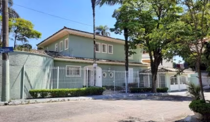 Casa para venda possui 317 metros quadrados com 4 quartos em Fazenda Morumbi - São Paulo - SP
