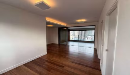 Apartamento alto padrão à venda no condomínio Tríad Vila Nova Conceição em São Paulo - SP.