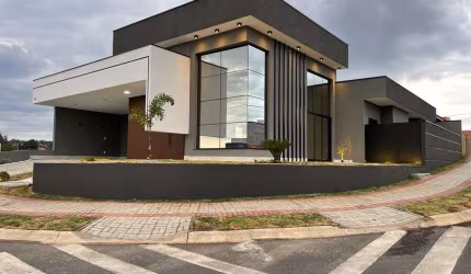 Casa á venda no Condomínio Laguna em Indaiatuba - São Paulo.
