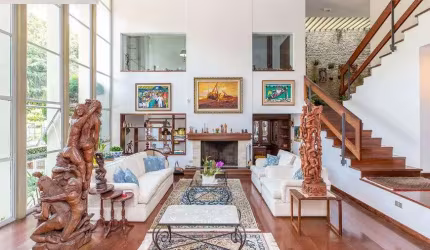 Casa de Alto Padrão à Venda no Bairro Jardim Marajoara, São Paulo - SP