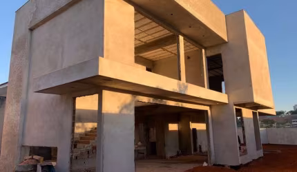 Casa em construção à venda em Bairro Nobre em Uberlândia - Minas Gerais.