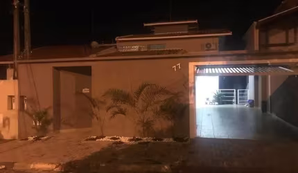 Casa para venda possui 214 metros quadrados com 3 quartos em Jardim Ypê - Paulínia - SP