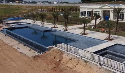 Terreno à venda no Condominio Villa dos Pinheiros em Indaiatuba - SP.