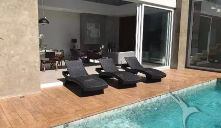 Casa de condomínio para venda tem 567 metros quadrados com 3 quartos