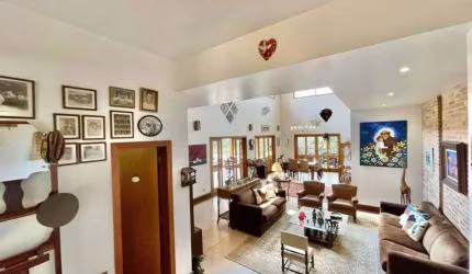Casa sobrado de alto padrão à venda na Associação Fazendinha na Granja Viana em Carapicuíba - SP