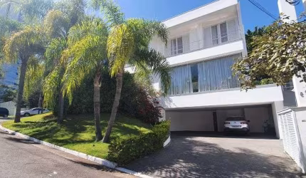 Casa à Venda no Condomínio AlphaPlus em Barueri - São Paulo.