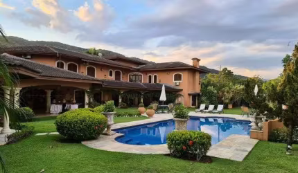 Casa de condomínio à venda em Guarujá - SP