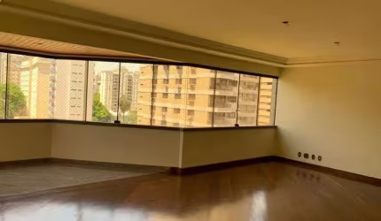 Apartamento para venda tem 235 metros quadrados com 4 quartos em Cambuí - Campinas - SP.