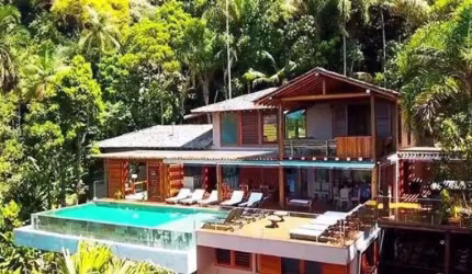 Casa de condomínio para venda em Guarujá - SP.