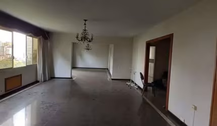 Amplo Apartamento à Venda no Edifício Vitória Régia no Centro de Campinas - SP