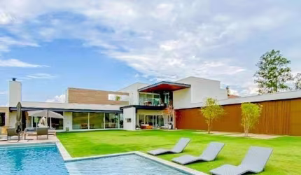 Casa de condomínio para venda tem 980 metros quadrados com 5 quartos em Itu - SP.